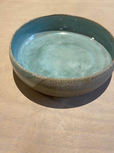 Plat en céramique artisanale GG130 - Collection Flots - Petites Terres Guebwiller